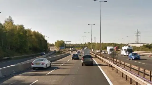 Southbound approach to junction 6 of M5