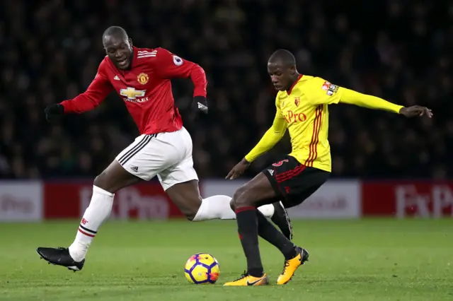 Romelu Lukaku challenges Abdoulaye Doucoure