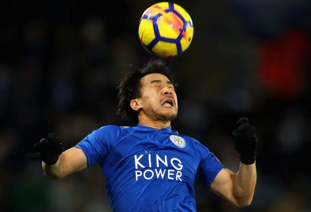 Shinji Okazaki heads the ball