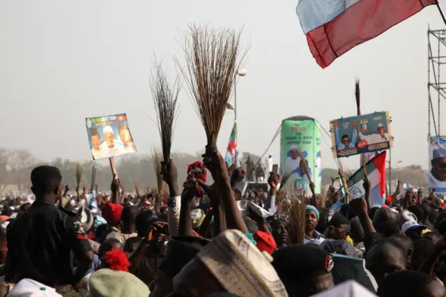 Supporters of the main Nigerian opposition All Progressive Congress (APC) party attend a rally in Kaduna on January 19, 2015.