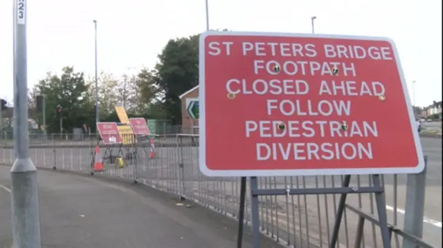 Sign saying St Peters Bridge closed