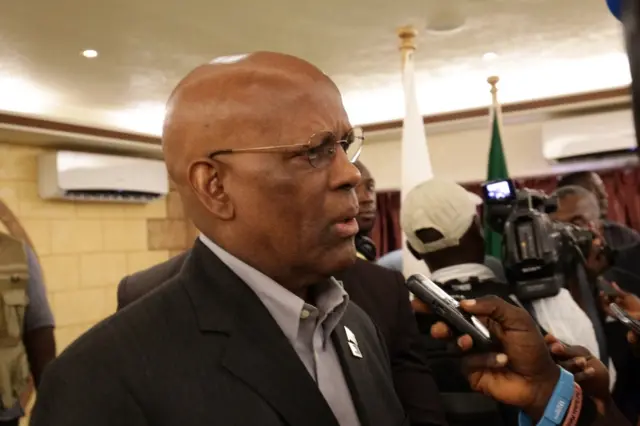 Charles Walker Brumskine (C), presidential candidate of the Liberty party (LP) speaks to journalists after a regional mediation meeting with regional leaders and political parties in Monrovia, Liberia, 01 November 2017