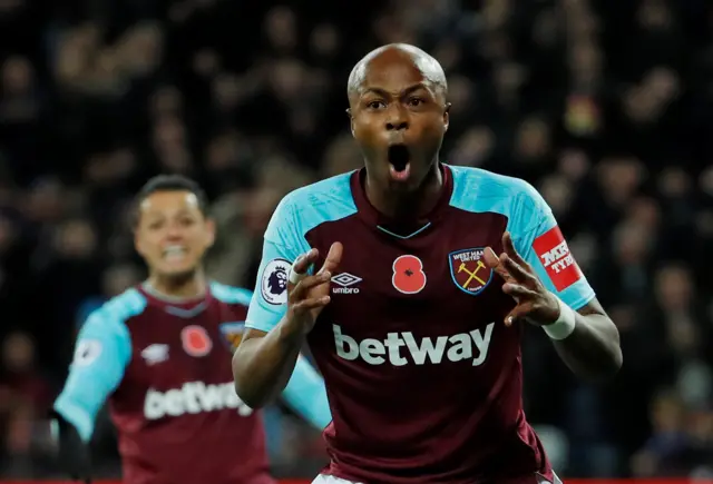 Andre Ayew hits the post for West Ham