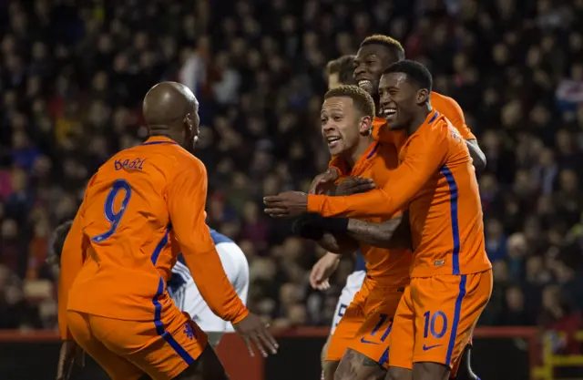 Netherlands celebrate Memphis Depay's goal