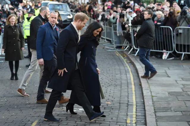 Harry and Meghan walk to Nottingham Contemporary