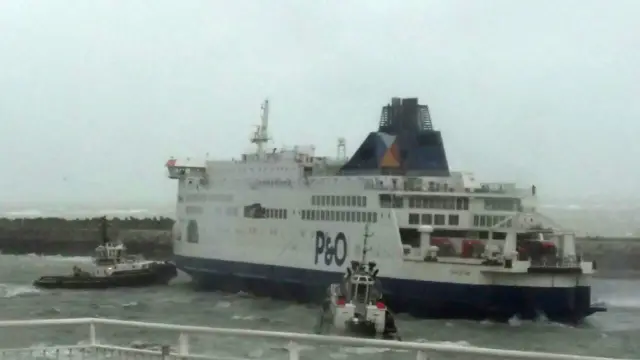 Tug free P&O ferry in Calais on 10 December 2017