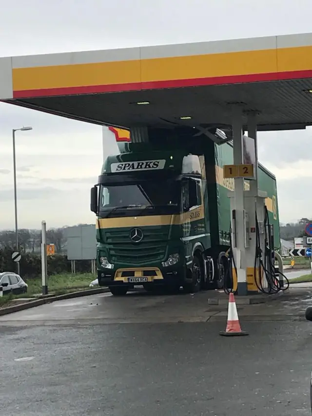 Trapped Lorry in petrol station