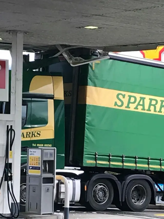 Trapped Lorry in petrol station