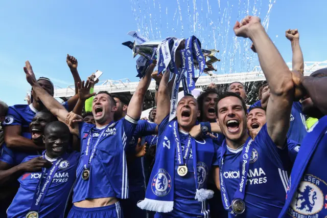 Chelsea players celebrate winning the 2016-17 Premier League