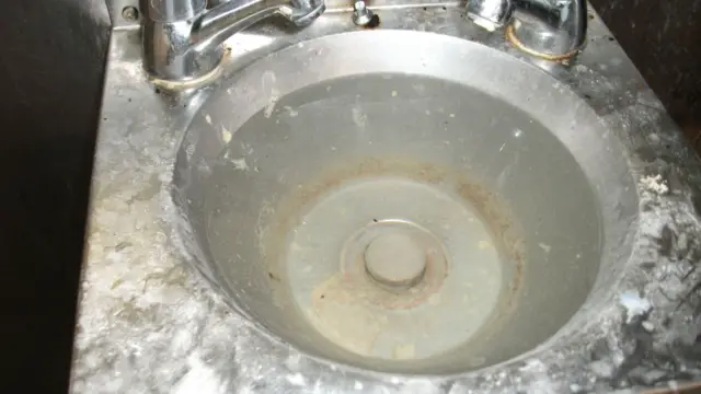 Dirty sink