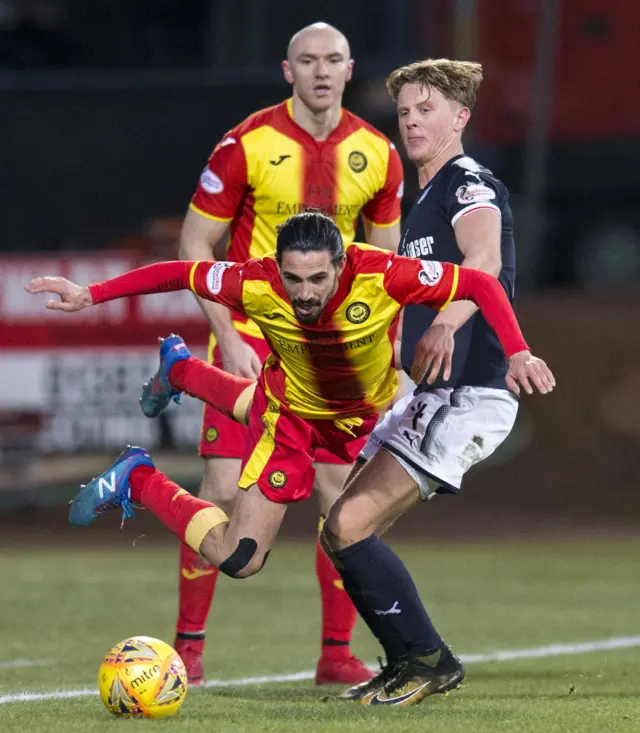 Dundee's Mark O'Hara and Partick Thistle's Ryan Edwards