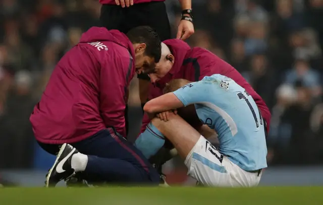 De Bruyne receiving treatment