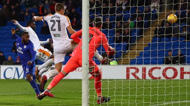 Junior Hoilett misses a chance for Cardiff