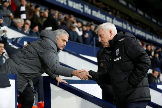 Jose Mourinho and Alan Pardew shake hands prior to kick-off