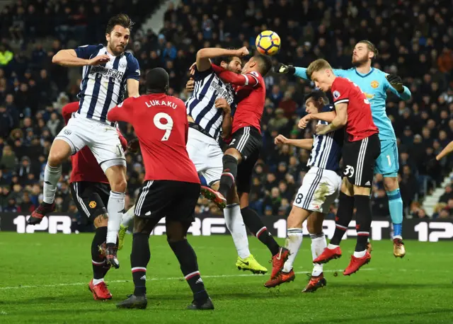 David de Gea tries to punch a corner clear