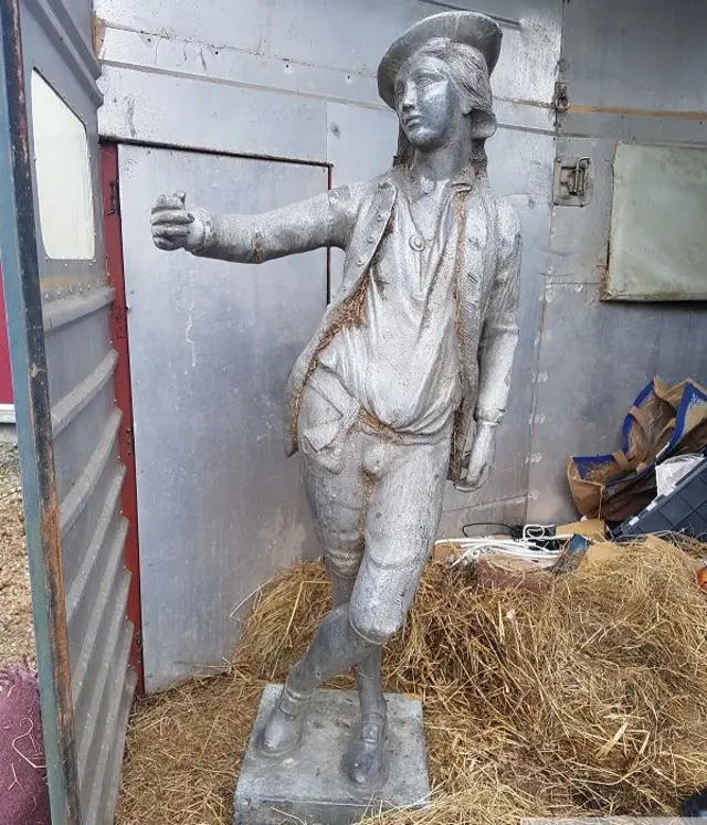 The statue was in the back of a horse box