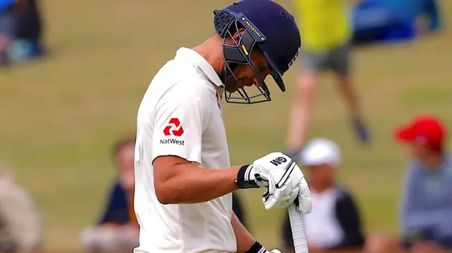 Dawid Malan looks dejected