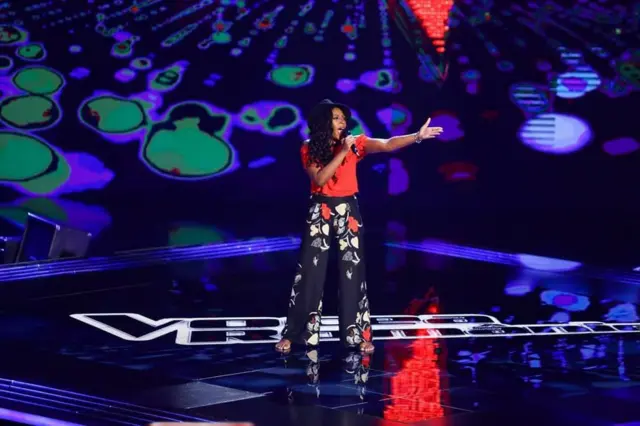 Merian Jane singing at the voice contest