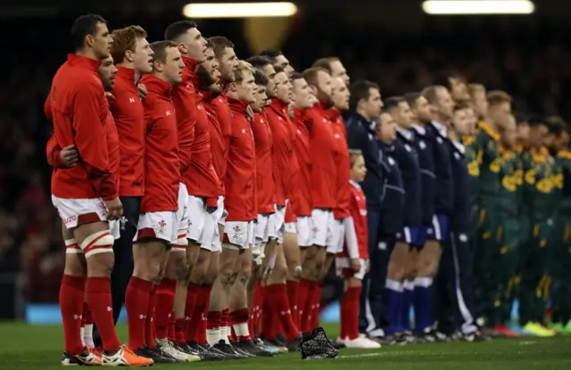 The two teams line up