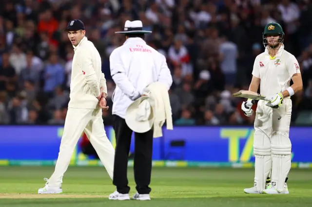 James Anderson (left) and Steve Smith (right)