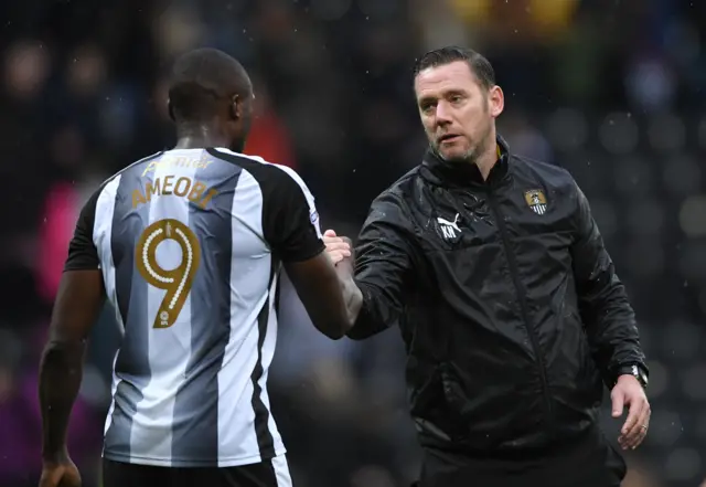 Kevin Nolan shakes hands with Shola Ameobi