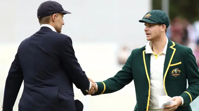 Joe Root (left) Steve Smith