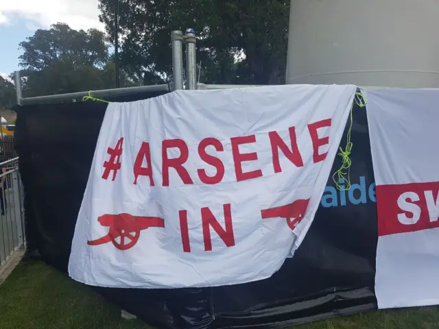 'Arsene In' flag