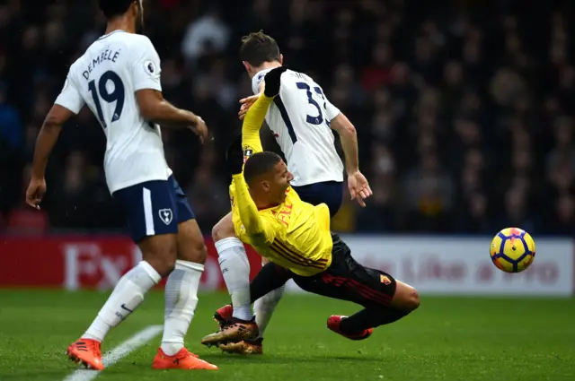 Richarlison falls in the penalty box