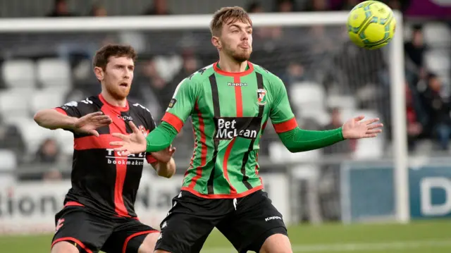 Howard Beverland of Crusaders and Glentoran's Robbie McDaid