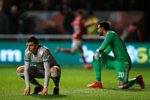 Manchester United's Victor Lindelof and Sergio Romero