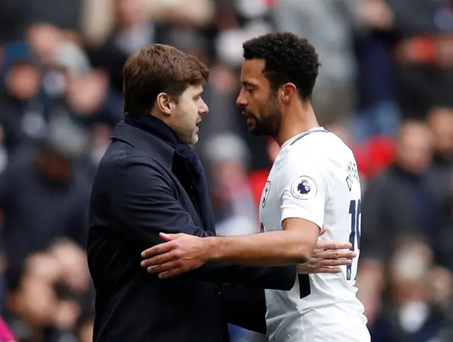 Mousa Dembele speaks with Tottenham manager Mauricio Pochettino