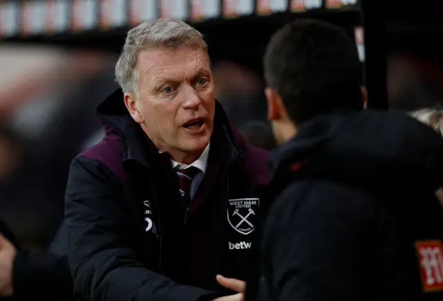 David Moyes shakes hands pre-match