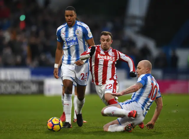 Xherdan Shaqiri' (centre)