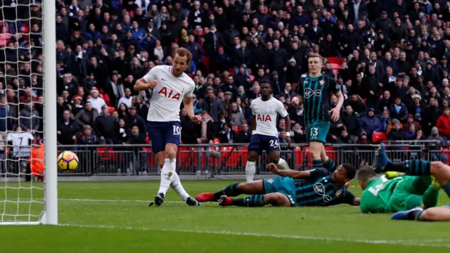 Harry Kane scores Spurs's second goal