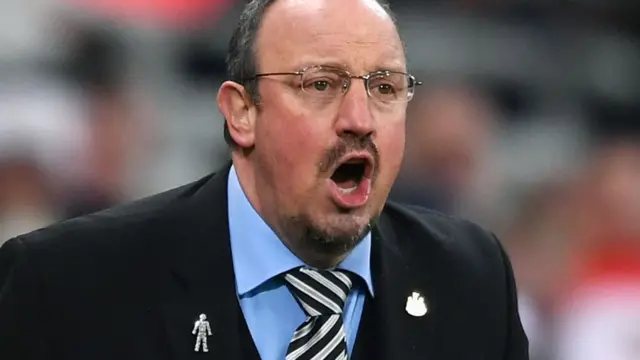 Rafa Benitez shouts instructions at his players