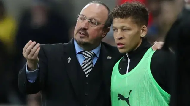 Rafa Benitez talks to Dwight Gayle