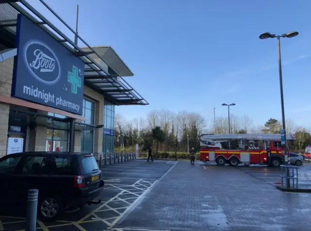 Hayle Retail Park roof. Pic: @jpw48/Twitter