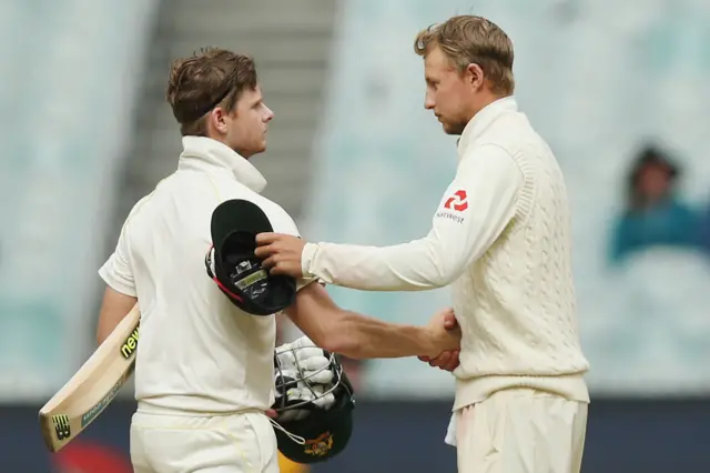 Joe Root and Steve SMith shake hands