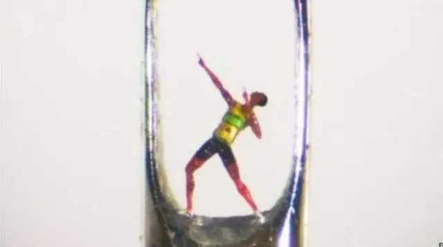 Willard Wigan sculpture