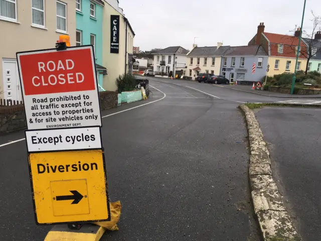 Road Closed sign at Vale Road