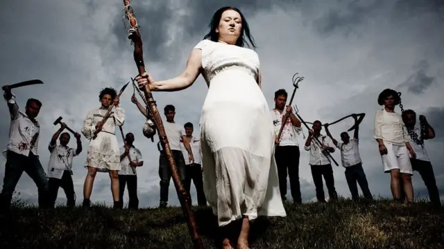 Eliza Carthy and the Wayward Band