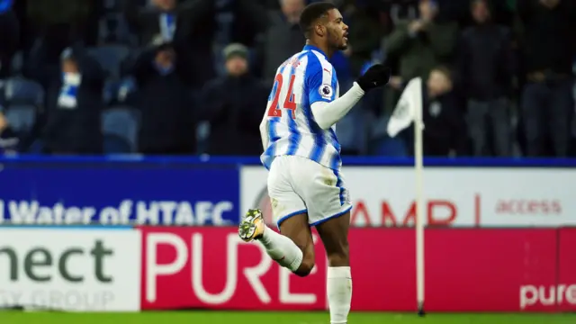 Steve Mounie scores his second goal