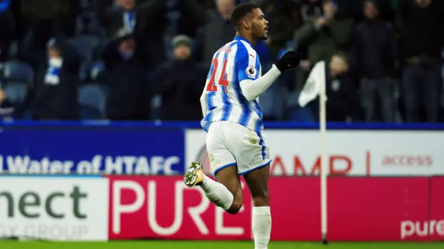 Steve Mounie scores his second goal