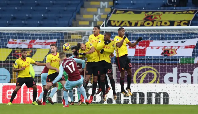 Gudmundsson takes a freekick for Burnley