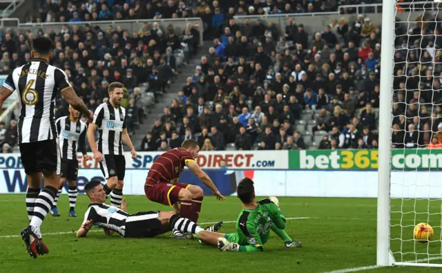 Conor Washington scores for QPR