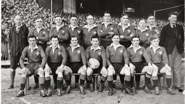 Wales team to face England 1947