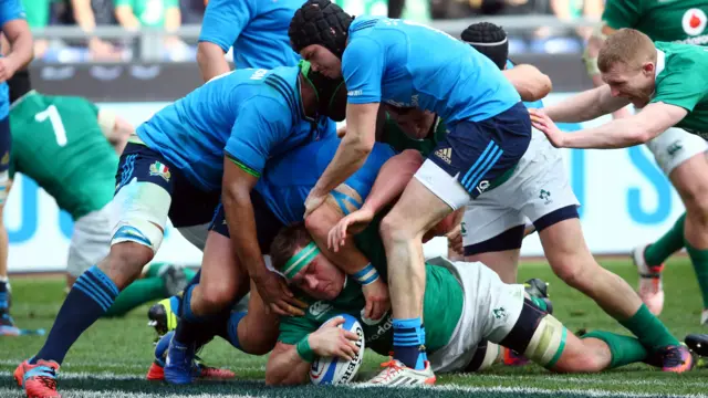 CJ Stander scores a try