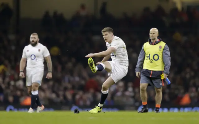 Owen Farrell kicks a penalty