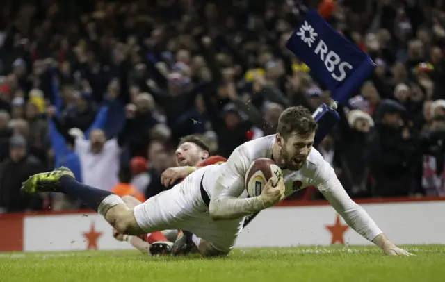 Elliot Daly scores a try