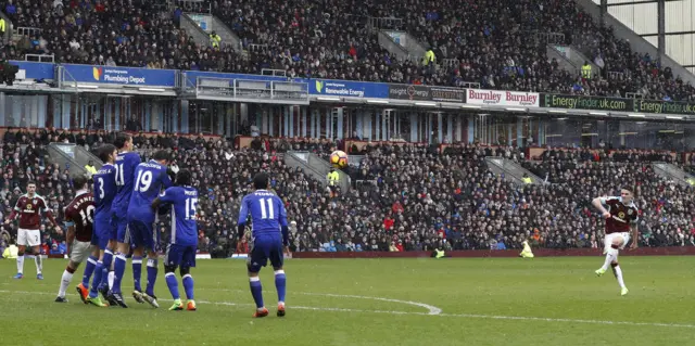 Robbie Brady scores